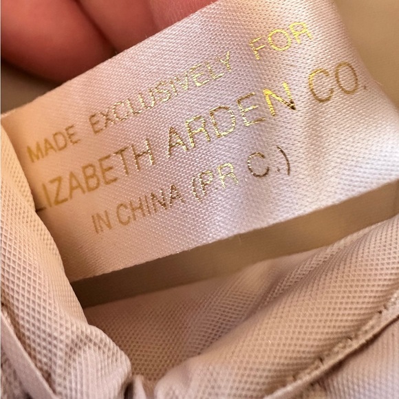 Cream Makeup/Toiletry bag, made exclusively for Elizabeth Arden CO. - Picture 3 of 5